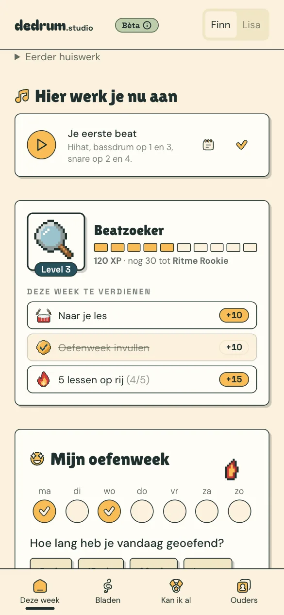 Het blad waar je nu aan werkt, je level met XP en de oefenweek